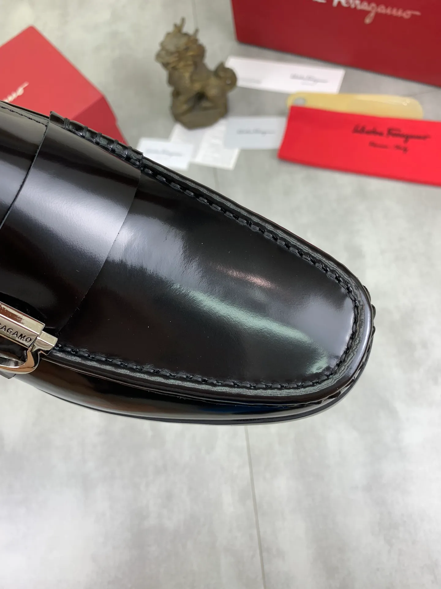 Men's Men's Shoes 💰P460💰[New Style] Water-dyed Niuli 🆘[Salvatore Ferragamo] Ferragamo's latest casual business leather shoes for men! Available at counters simultaneously! The fabric is made of specially imported original calfskin, the lining is made of imported water-dyed cowhide, and the original combination outsole is absolutely luxurious and leads the fashion trend. Matching code: 38-45; 3️⃣ colors available